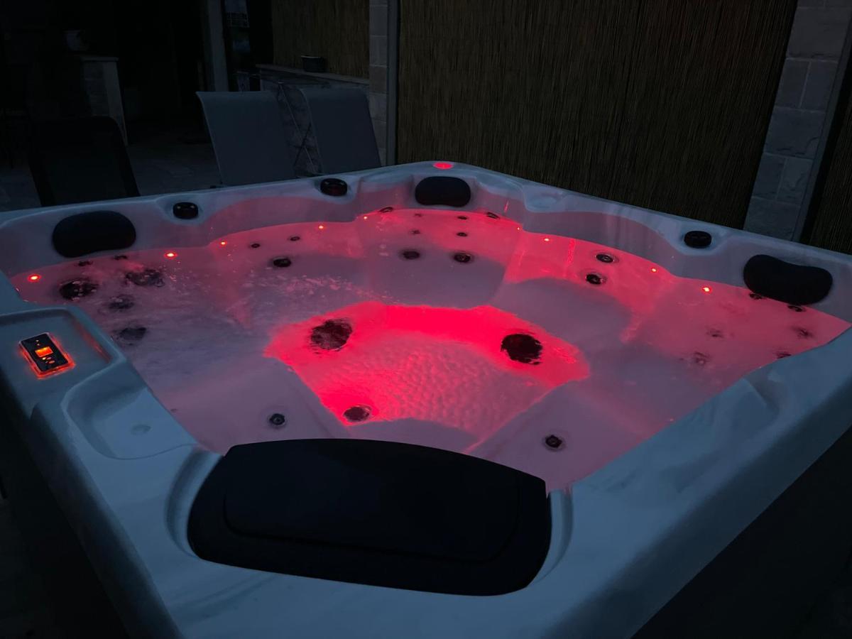 Vacation House Marin With Jacuzzi - Bol, Brac Eksteriør bilde