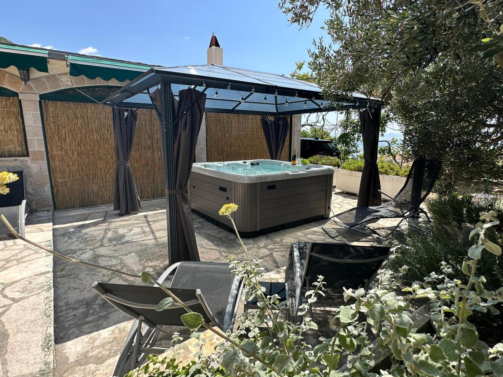 Vacation House Marin With Jacuzzi - Bol, Brac Eksteriør bilde
