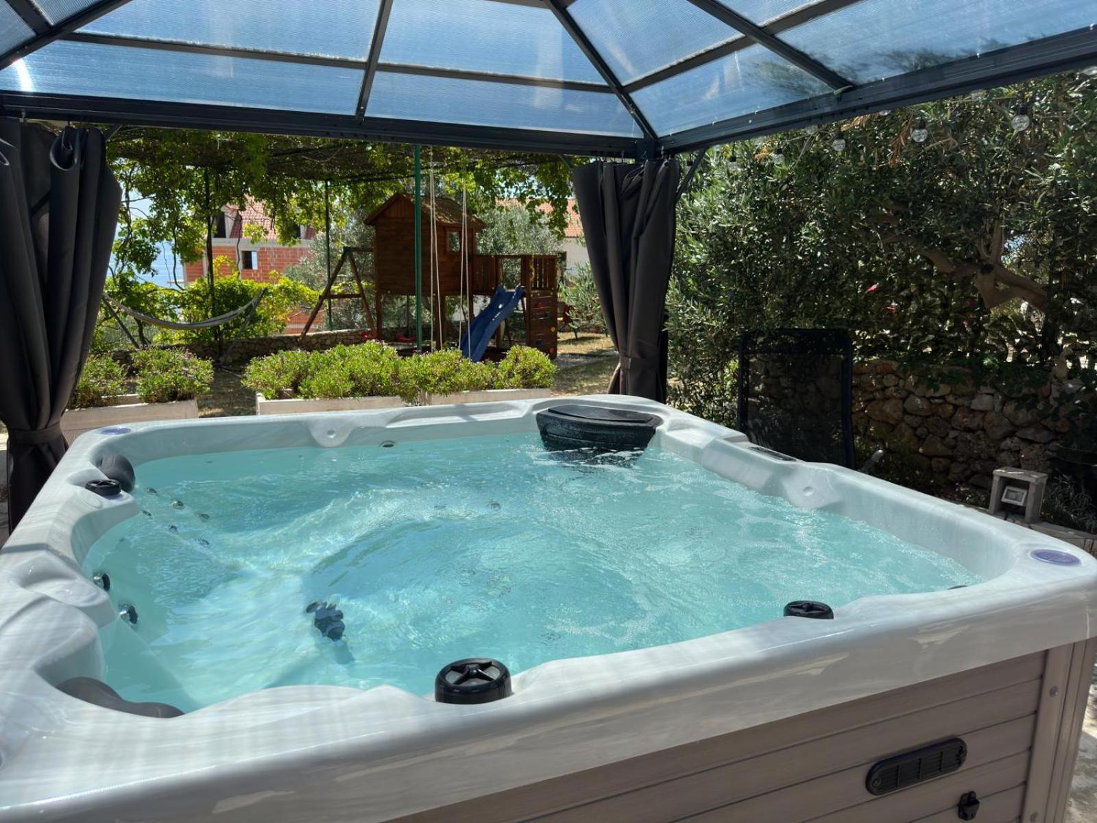 Vacation House Marin With Jacuzzi - Bol, Brac Eksteriør bilde